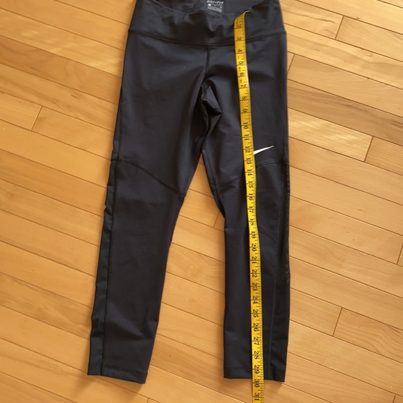 Nike dri- fit black Capri new - Picture 4 of 8